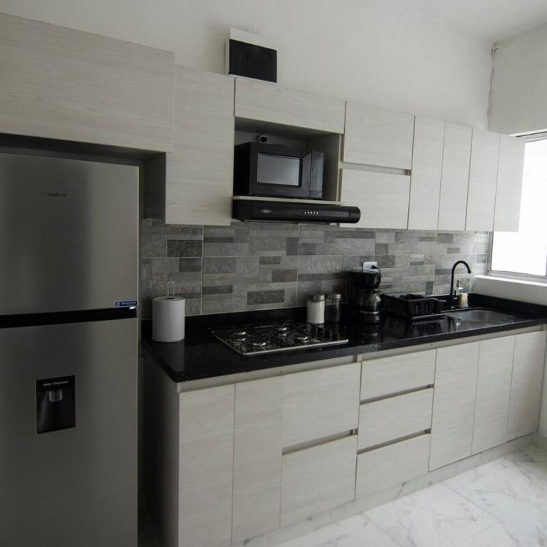 Medellin La 70 - Laureles - Three-Bedroom Apartment - 10