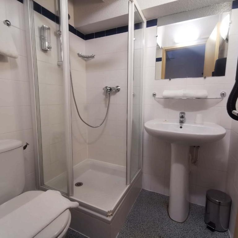 Hotel Les Bruyères - Chambre Double ou Lits Jumeaux avec Balcon - 8