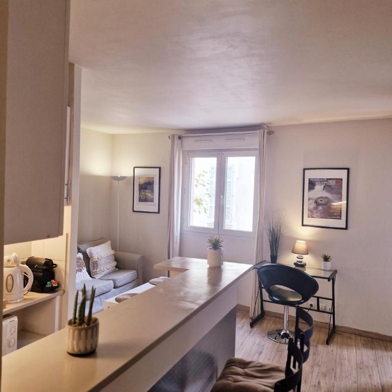 Charmant appart central avec Terrasse & Clim - Appartement avec Terrasse - 14