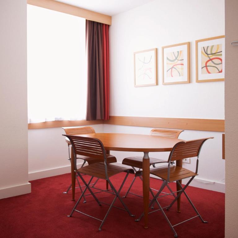 ibis Lyon Centre Perrache - Suite avec 1 Lit Double et 1 Canapé-Lit - 4
