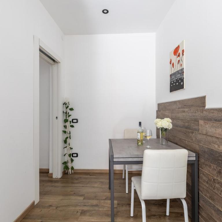 Hostly-The Piramide Soul Roma-10min to Colosseum - Two-Bedroom Apartment - 13