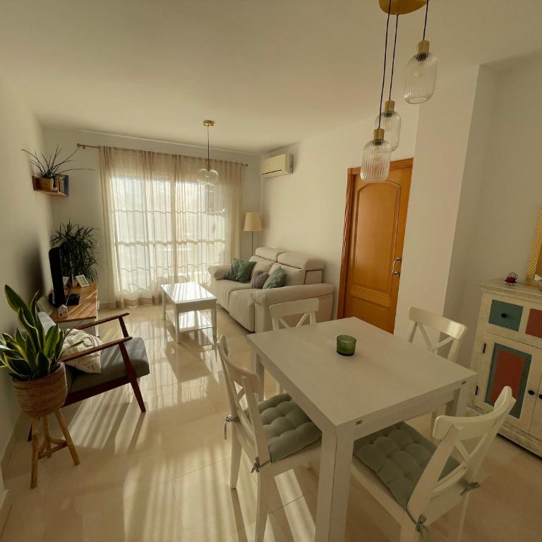 Pisito Solysal, céntrico y cerca de la playa - Apartamento de 2 dormitorios - 1