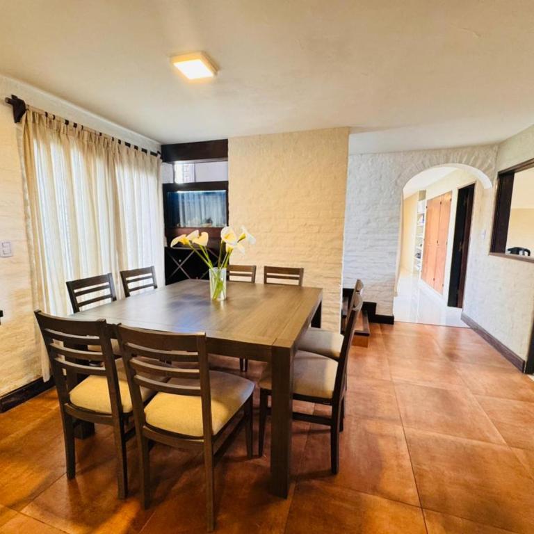 Casa 10 personas en el corazón de Güemes, playa grande - Casa de 5 dormitorios - 5