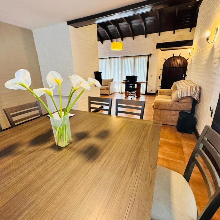 Casa 10 personas en el corazón de Güemes, playa grande - Casa de 5 dormitorios - 4
