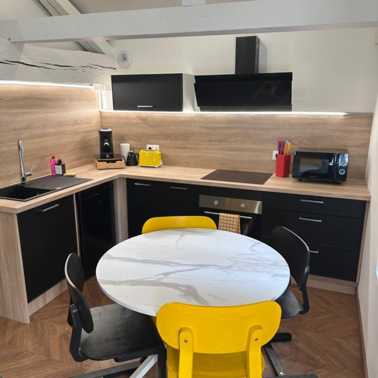 LeLafayette - One-Bedroom Apartment - 2