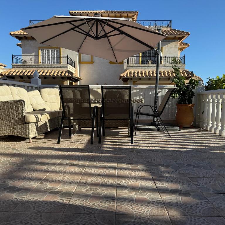Familienhaus in Cabo Roig - Casa de 3 dormitorios - 2