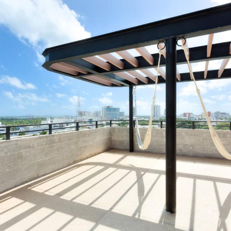 Centrally Located Apartment w Pool / Gym / Cowork - Apartment - 38