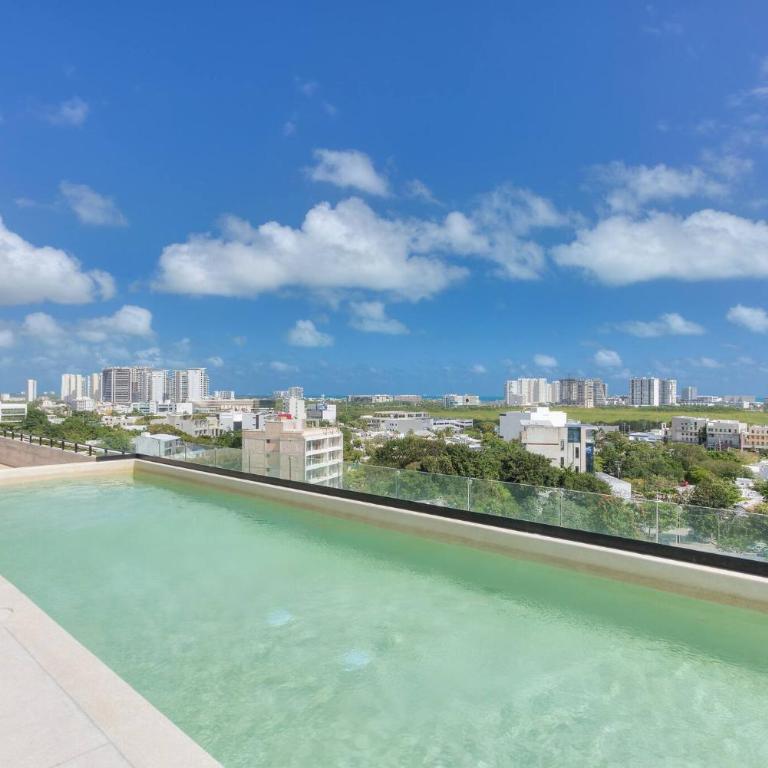 Centrally Located Apartment w Pool / Gym / Cowork - Apartment - 39