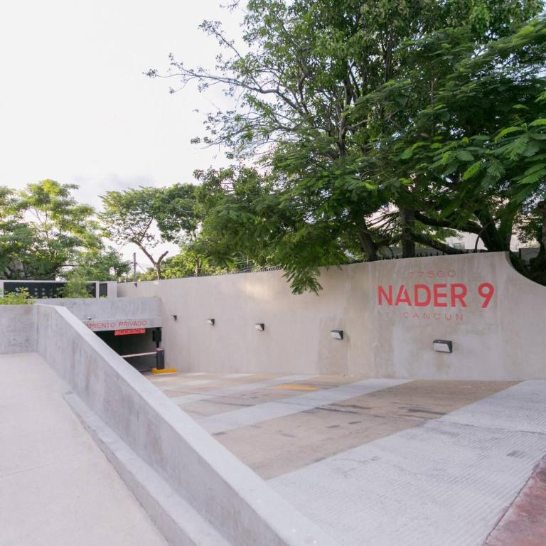 Centrally Located Apartment w Pool / Gym / Cowork - Apartment - 34