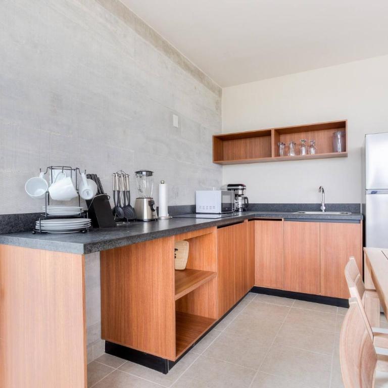 Centrally Located Apartment w Pool / Gym / Cowork - Apartment - 2