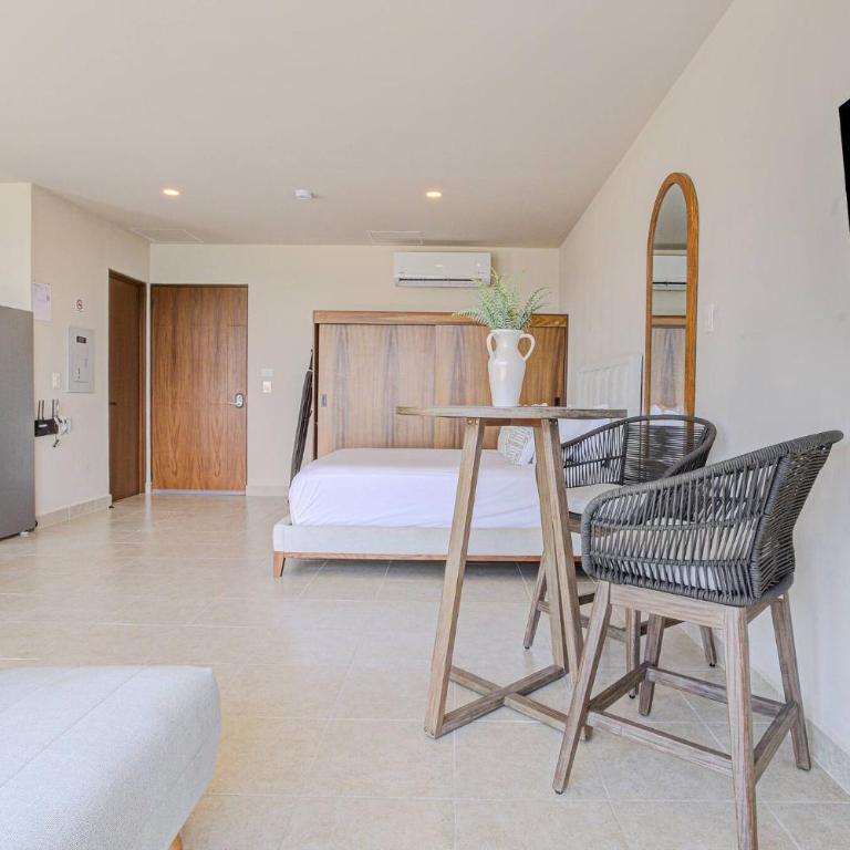 Centrally Located Apartment w Pool / Gym / Cowork - Apartment - 26