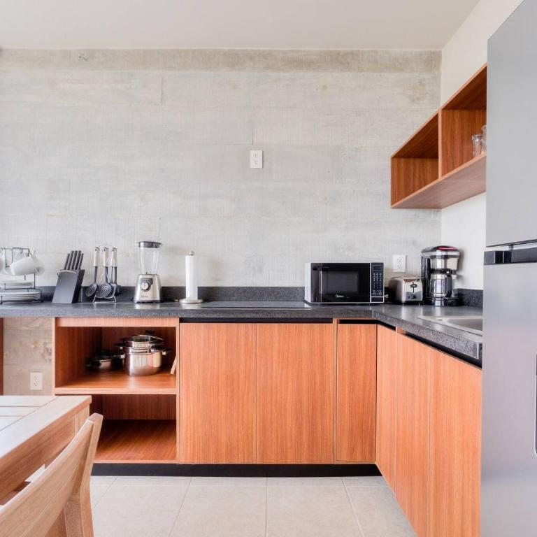 Centrally Located Apartment w Pool / Gym / Cowork - Apartment - 14