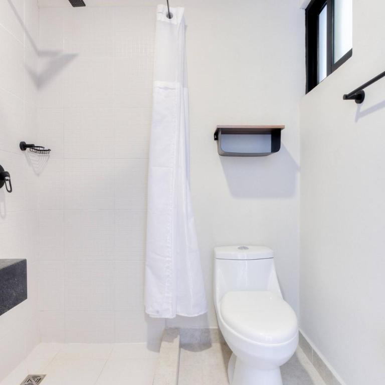 Centrally Located Apartment w Pool / Gym / Cowork - Apartment - 13