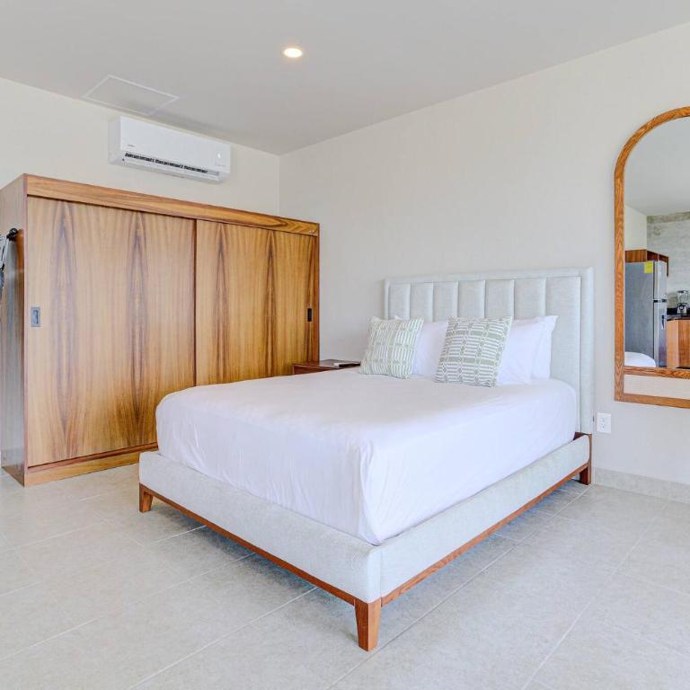Centrally Located Apartment w Pool / Gym / Cowork - Apartment - 10