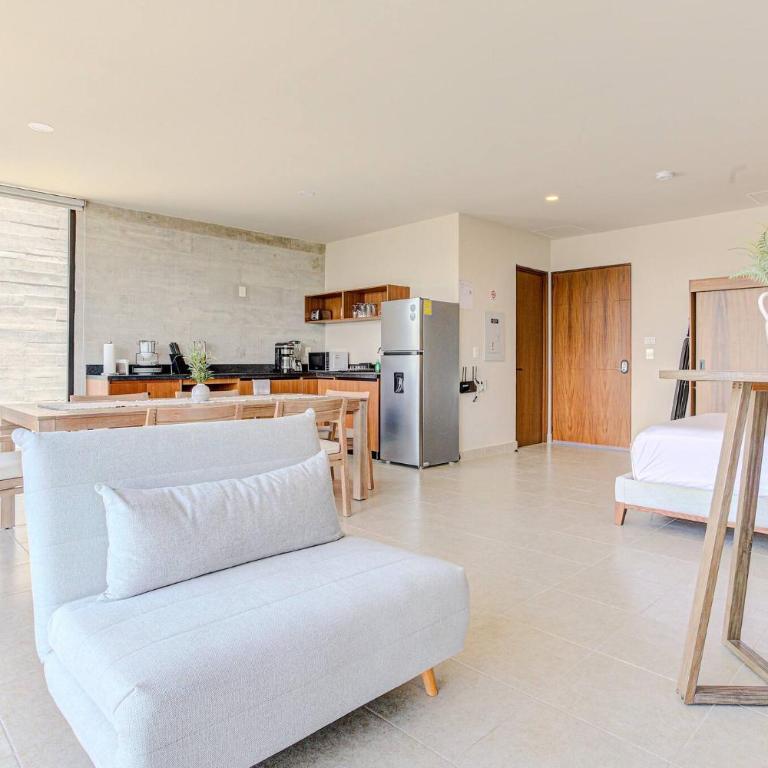 Centrally Located Apartment w Pool / Gym / Cowork - Apartment - 8