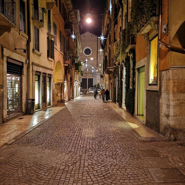 Attico Esclusivo Piazza delle Erbe - Santa Anastasia - Appartamento Loft con 1 Camera da Letto - 23
