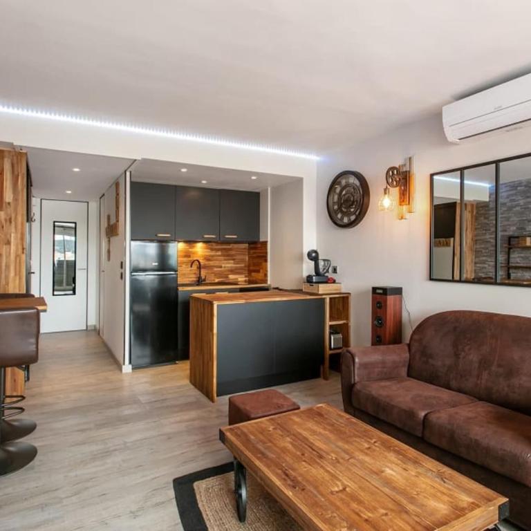 Café Loft Port Ambonne Appartement T2 avec vue marina et Mont Saint-Loup - Appartement - 3