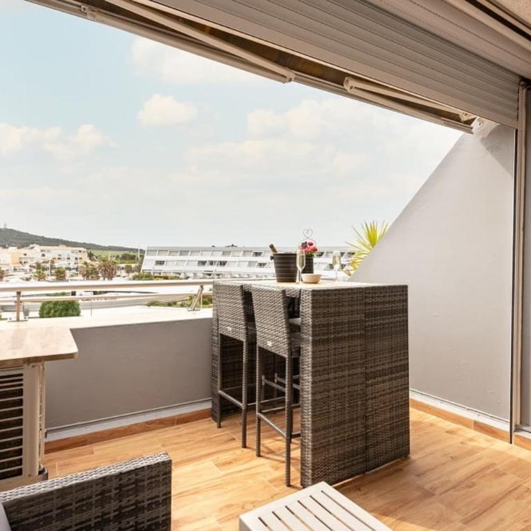 Café Loft Port Ambonne Appartement T2 avec vue marina et Mont Saint-Loup - Appartement - 8