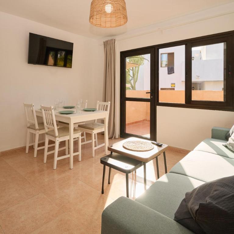 Sunny apartment with terrace in Corralejo - Apartamento de 2 dormitorios con balcón - 5