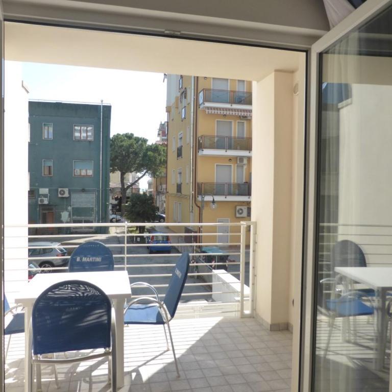 Moderno trilocale con doppi servizi Piazza Marconi - Appartamento con 2 Camere da Letto - 3