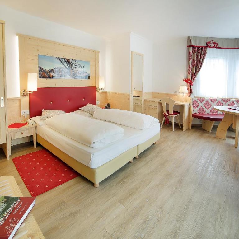 Astor Suites B&B - Camera Matrimoniale/Doppia con Letti Singoli con Vista Montagna - 4