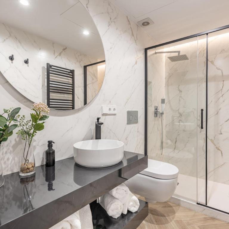 ChezmoiHomes Luxury Gran Via Penthouse Collection - Three-Bedroom Apartment - 3