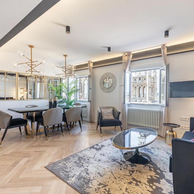 ChezmoiHomes Luxury Gran Via Penthouse Collection - Three-Bedroom Apartment - 14