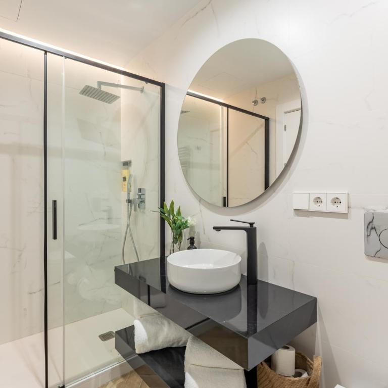 ChezmoiHomes Luxury Gran Via Penthouse Collection - Three-Bedroom Apartment - 20