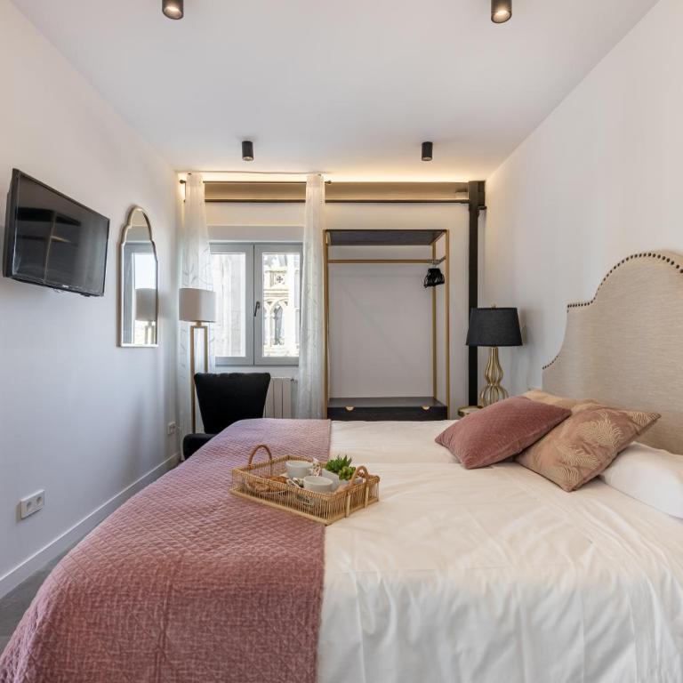 ChezmoiHomes Luxury Gran Via Penthouse Collection - Two-Bedroom Apartment - 24