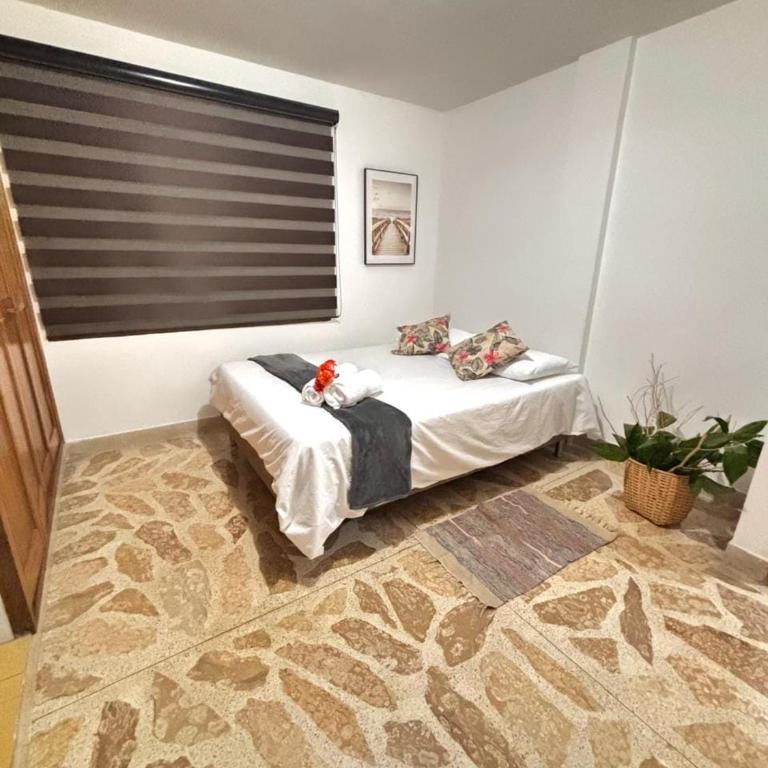 Unbeatable location in Medellín - Three-Bedroom Apartment - 21