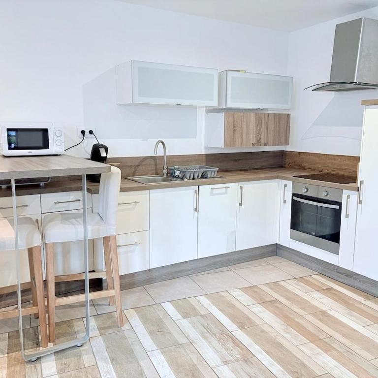 Dalikyda - Le Cosy - central - Proche de la gare Jacuzzi - One-Bedroom Apartment - 8