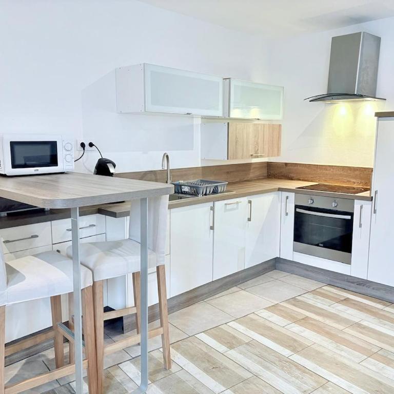 Dalikyda - Le Cosy - central - Proche de la gare Jacuzzi - One-Bedroom Apartment - 12