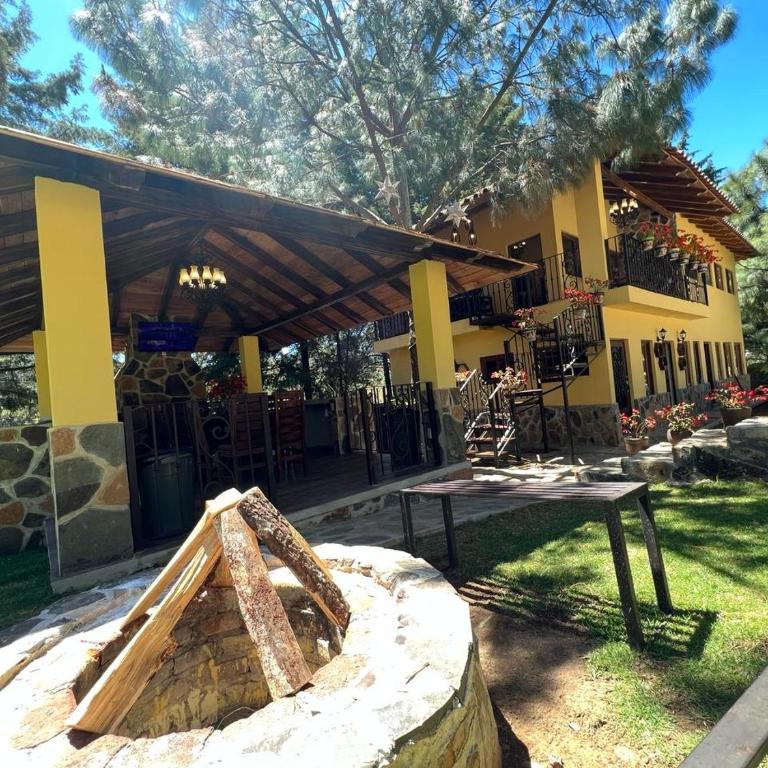 Hermosa cabaña con terraza para disfrutar Cabañas puerta del bosque Mazamitla - Casa de 4 dormitorios - 11