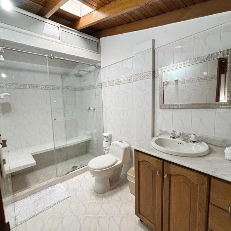 Confort y Estilo en el Centro de Medellín Perfecto para tu Estancia - Apartment - Split Level - 19