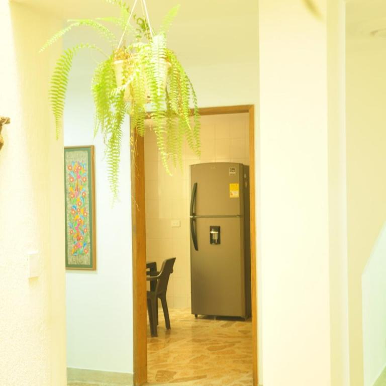 live Medellín desde un Apartamento Céntrico y Cómodo - Three-Bedroom Apartment - 12
