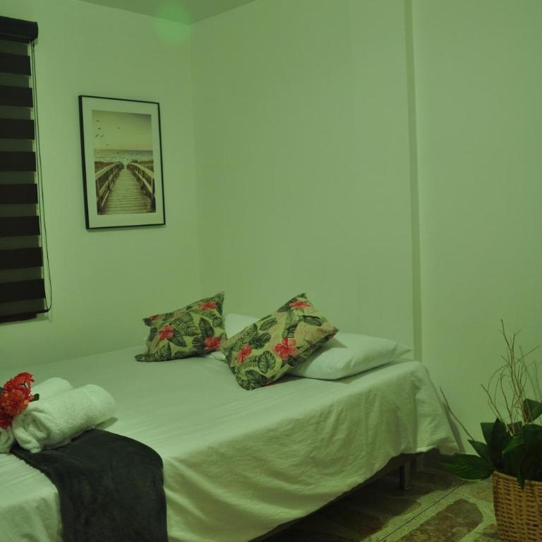 live Medellín desde un Apartamento Céntrico y Cómodo - Three-Bedroom Apartment - 23
