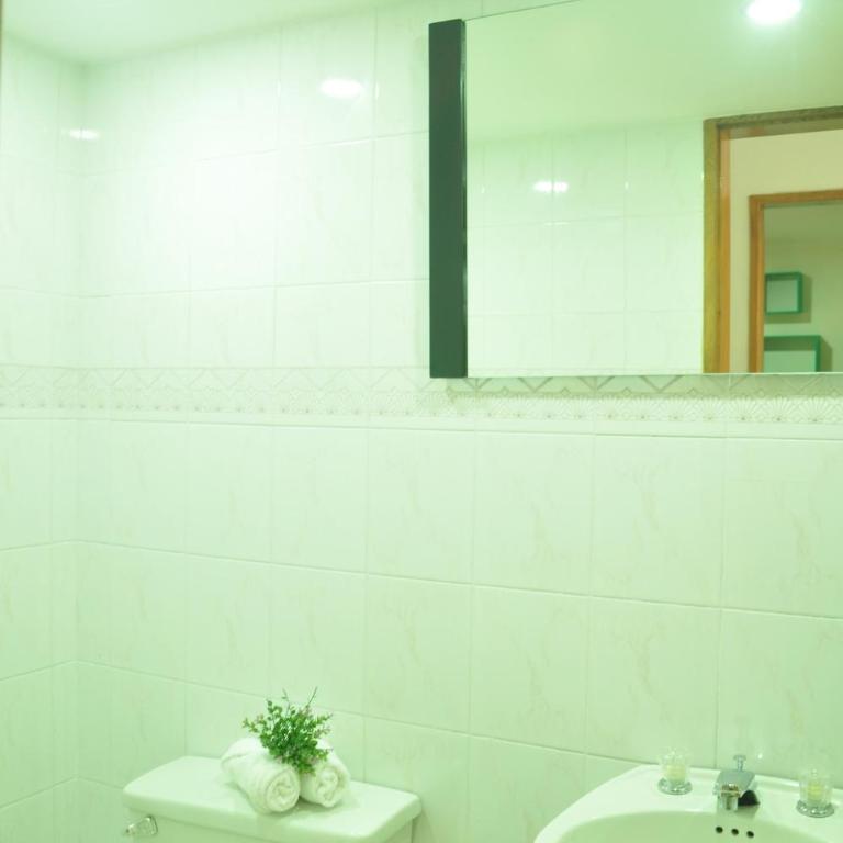live Medellín desde un Apartamento Céntrico y Cómodo - Three-Bedroom Apartment - 29