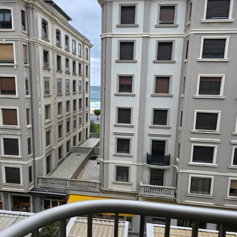 Beach Big Apartment With 3 Rooms Apartment Parking Included - Apartamento de 3 dormitorios - 2