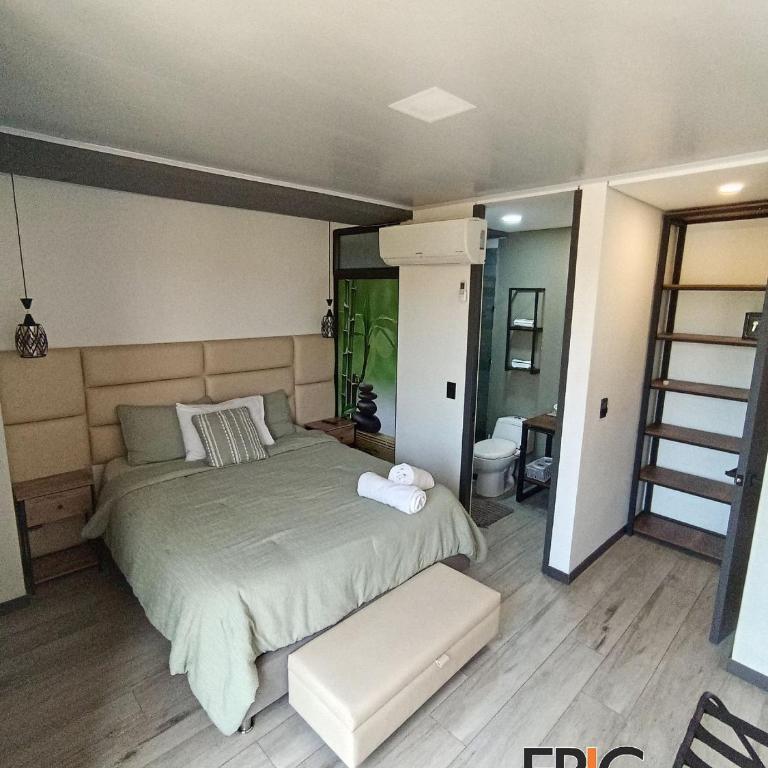 Epic Suite 313 Family Deluxe Airport 3 Rooms 10Pax - Three-Bedroom Apartment Suite - 4