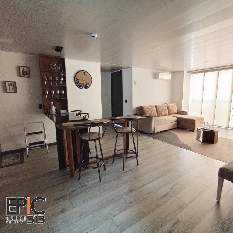 Epic Suite 313 Family Deluxe Airport 3 Rooms 10Pax - Three-Bedroom Apartment Suite - 33