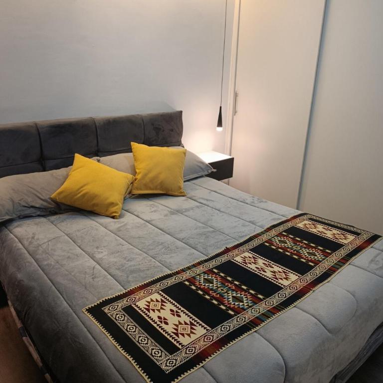 Departamento Black and Gold de lujo, confort y ducha Spa - Two-Bedroom Apartment - 5