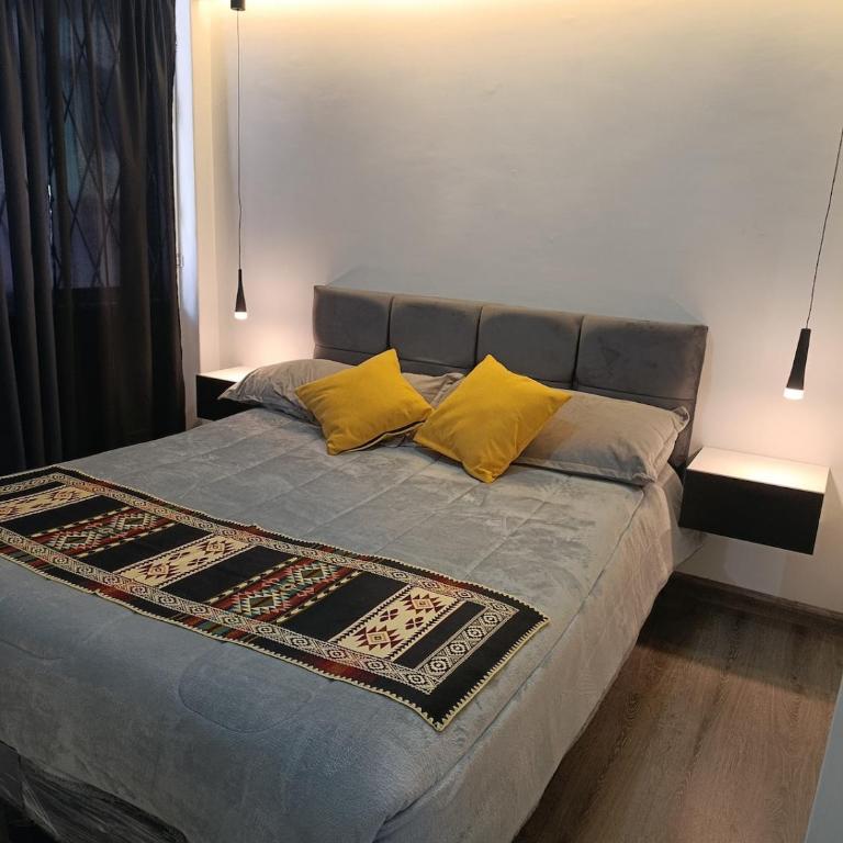 Departamento Black and Gold de lujo, confort y ducha Spa - Two-Bedroom Apartment - 6