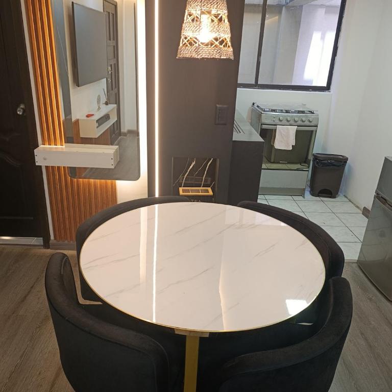 Departamento Black and Gold de lujo, confort y ducha Spa - Two-Bedroom Apartment - 13