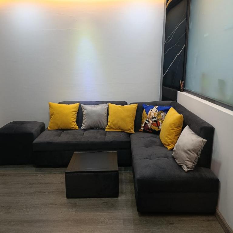Departamento Black and Gold de lujo, confort y ducha Spa - Two-Bedroom Apartment - 15