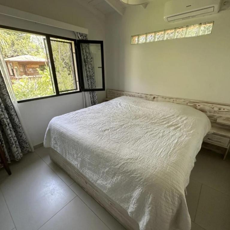Cómoda casa de 2 dormitorios con amplio jardín - Two-Bedroom House - 7