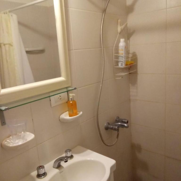 Depto 2 ambientes comodos, Av Luro, zona centro - One-Bedroom Apartment - 14