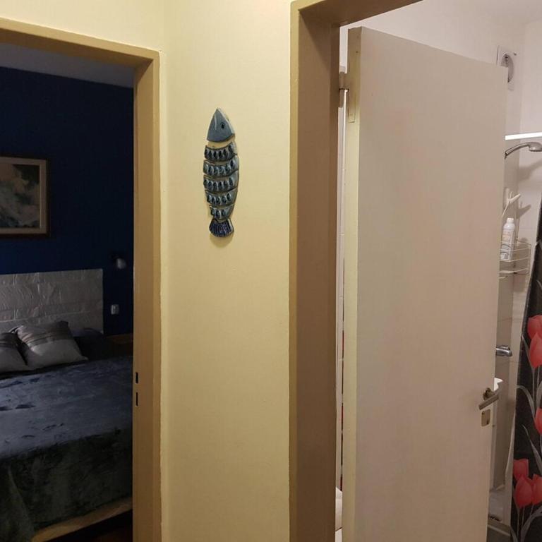 Depto 2 ambientes comodos, Av Luro, zona centro - One-Bedroom Apartment - 10