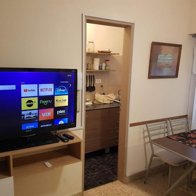 Depto 2 ambientes comodos, Av Luro, zona centro - One-Bedroom Apartment - 9