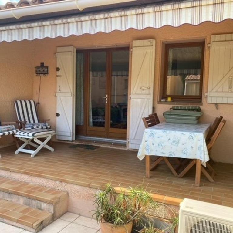 Maison mitoyenne avec climatisation et parking à Bormes-les-Mimosas - FR-1-251-877 - Maison de Vacances - 1