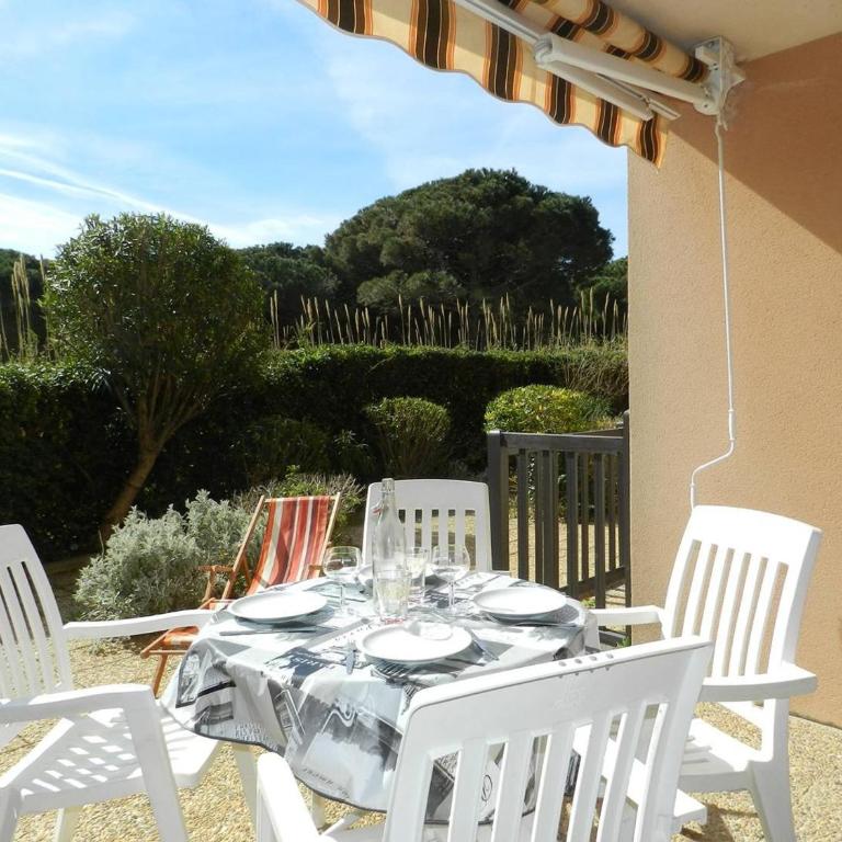Studio à Bormes-les-Mimosas avec accès plage, terrasse et parking - FR-1-251-875 - Apartamento - 1